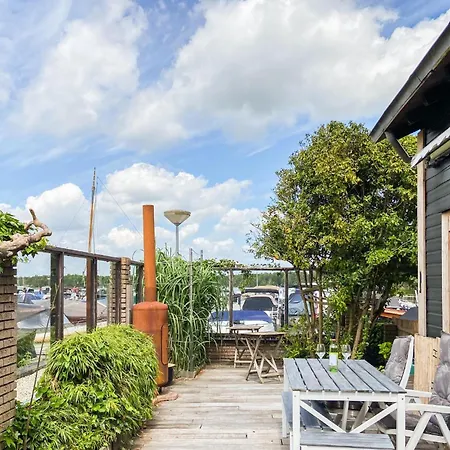 Gorgeous Ship In With Wifi