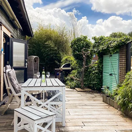 Gorgeous Ship In With Wifi Botel