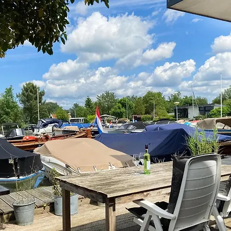 Gorgeous Ship In With Wifi Botel 4*